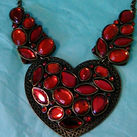 Nwt Red heart necklace - Picture 4 of 6